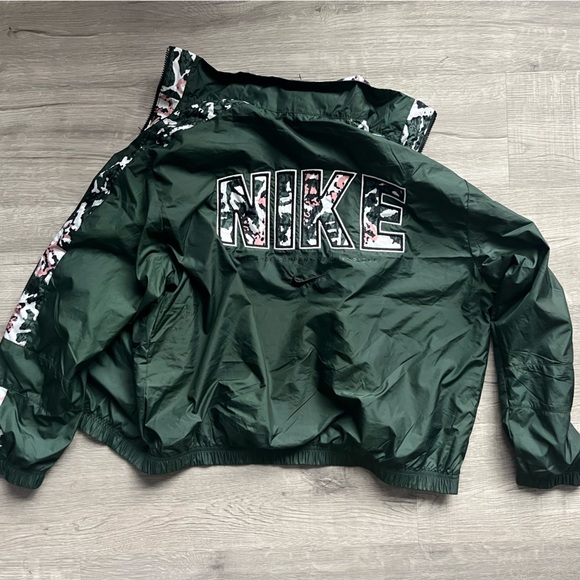 Nike windbreaker - Picture 2 of 3